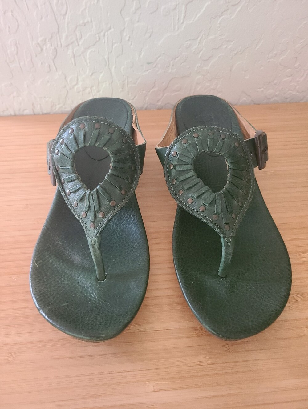 FRYE Green Women's Leather Thong Sandals